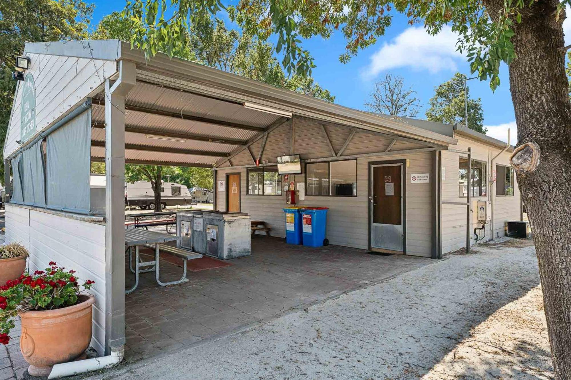 Borderland Wodonga Holiday Park Exterior photo